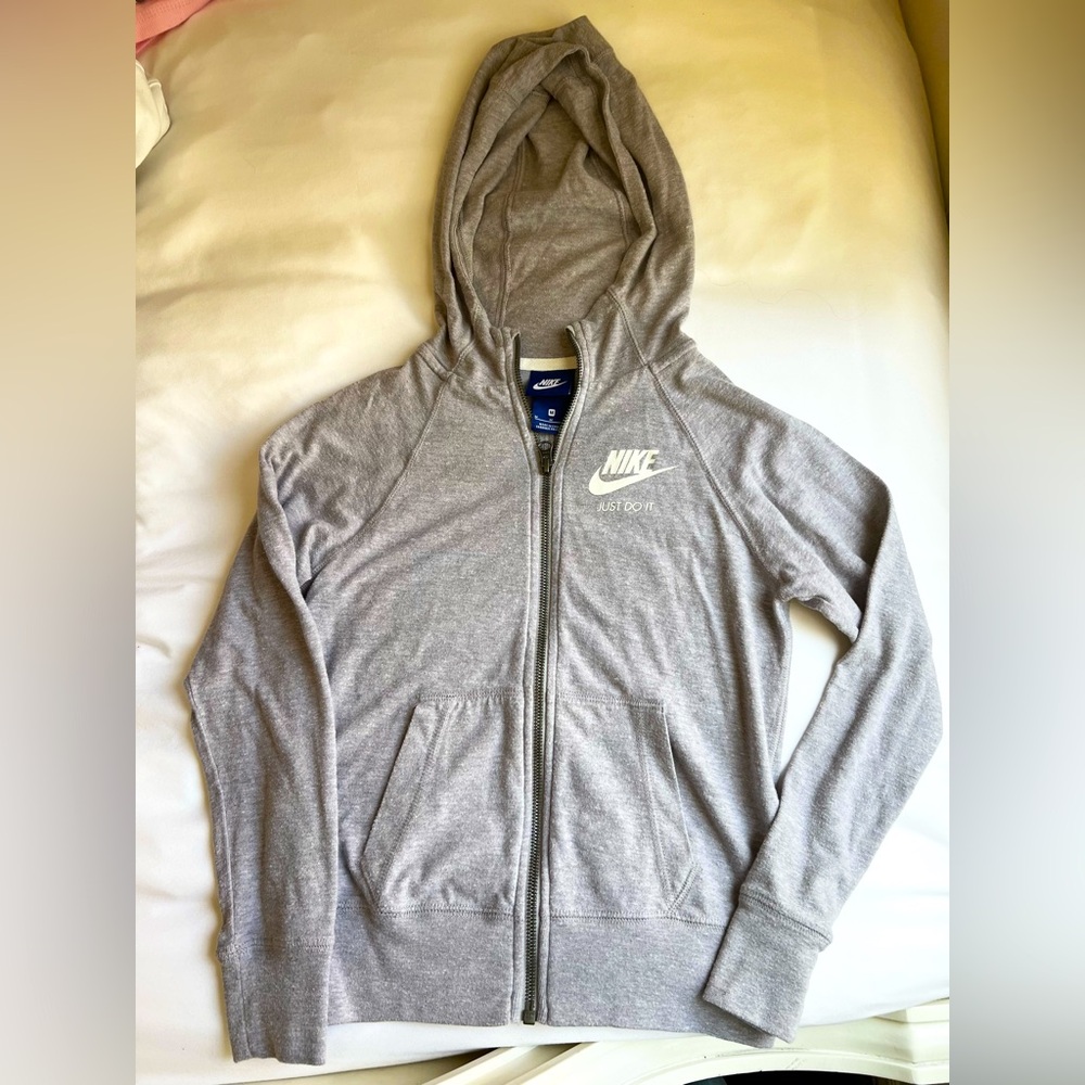 Like new girls Nike light weight zip up in heather grey. Super soft.